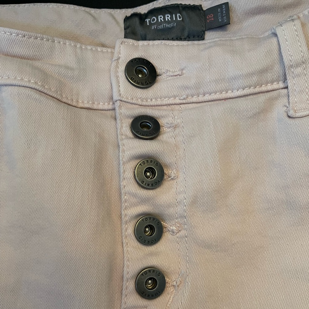 Torrid blush shorts feel the fit - Picture 4 of 5